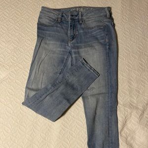 American Eagle low rise skinny jeans size 6